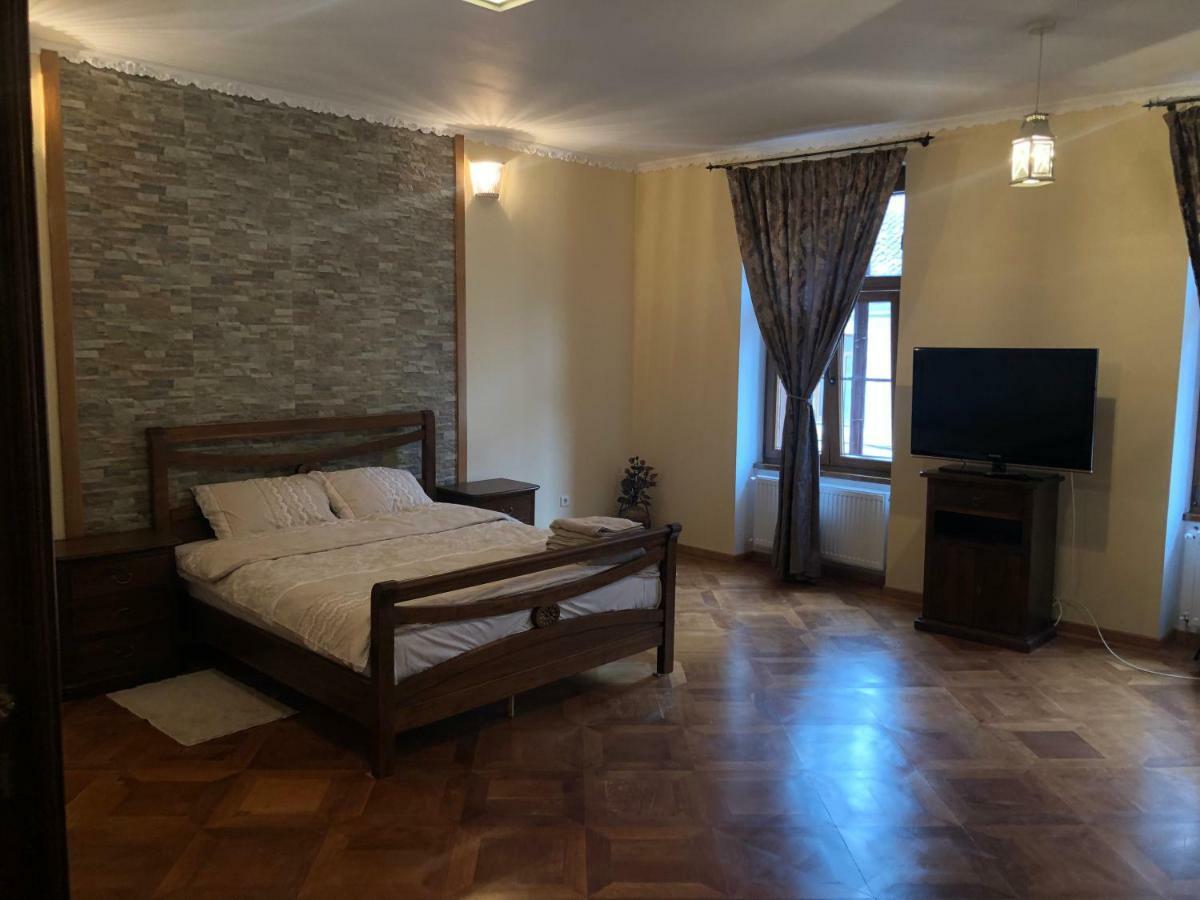 Old Historical Centre Apartment Brasov Bagian luar foto